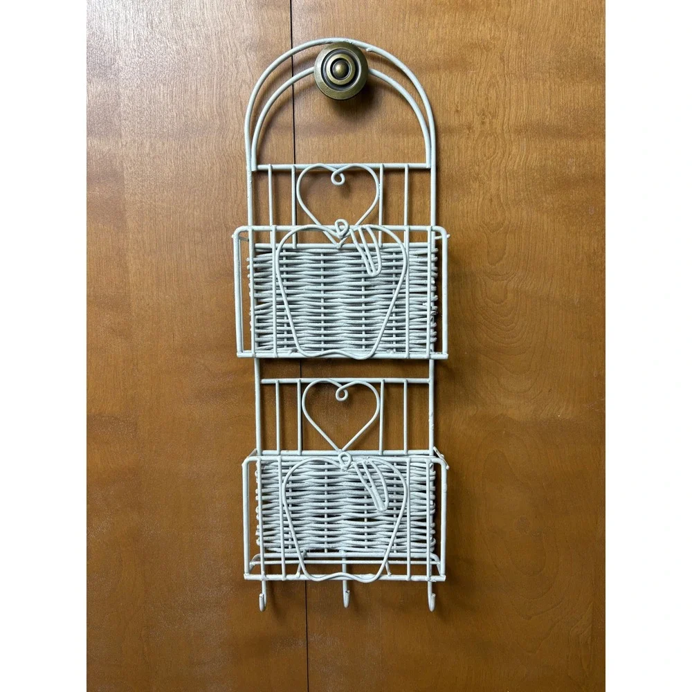 VTG  White Wire‎ Wicker Wall Organizer 2 Tier Basket Heart Apple Hooks 18